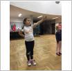Galeria zdjęć: 4-5 latki tańczą. Link otwiera powiększoną wersję zdjęcia.