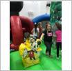 Galeria zdjęć: Mega zabawa dla dzieci za udział w przedstawieniu Bożonarodzeniowym.. Link otwiera powiększoną wersję zdjęcia.