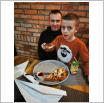 Galeria zdjęć: Warsztatach robienia pizzy.. Link otwiera powiększoną wersję zdjęcia.